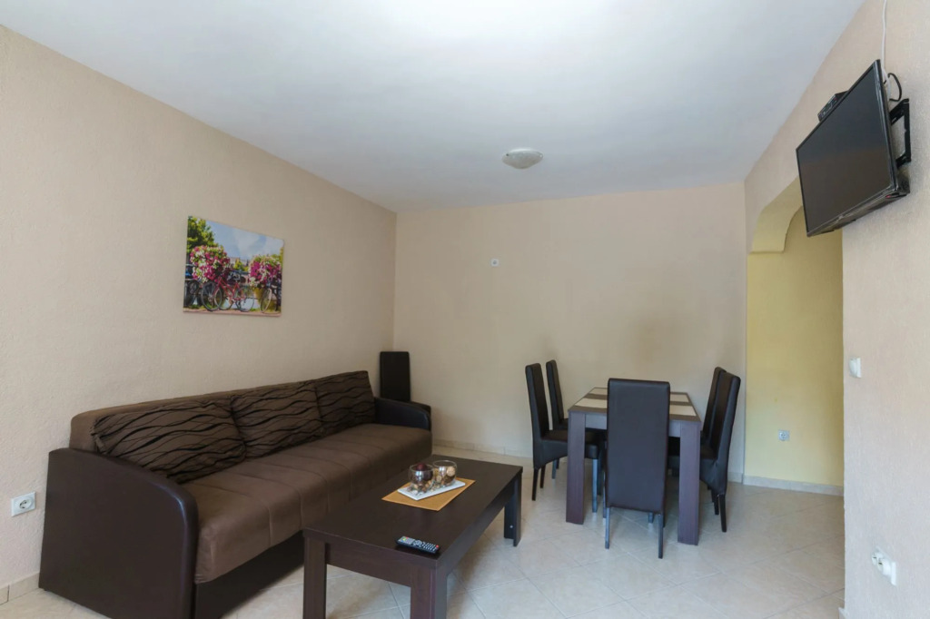 Apartments Lora