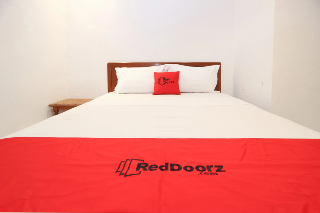 RedDoorz Plus near Alun Alun Selatan 2