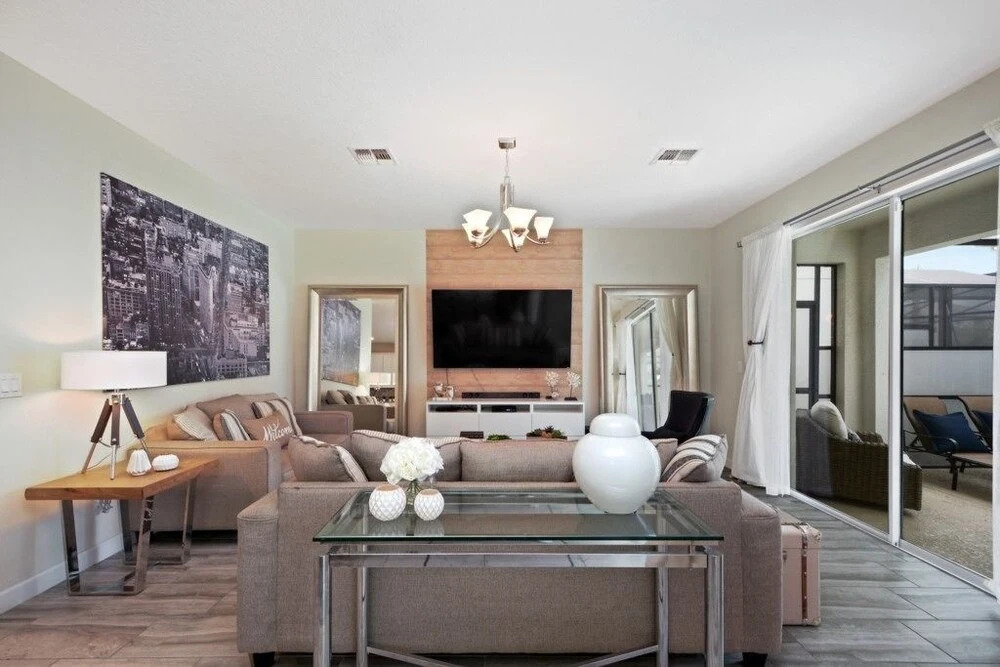 Luxury 6 bedroom home