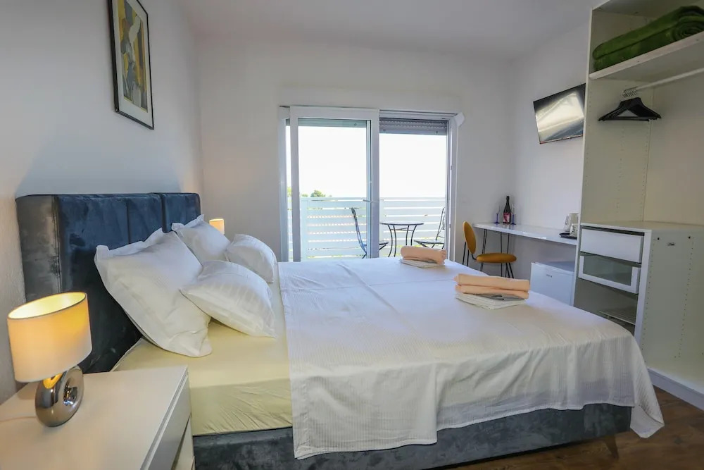 Stella Maris Hvar - Brand New Sea View Rooms with Balcony