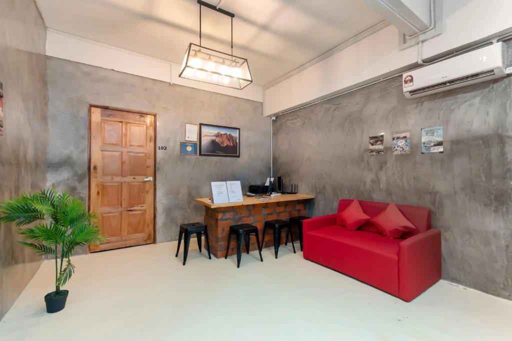 OYO 43993 Madsuite