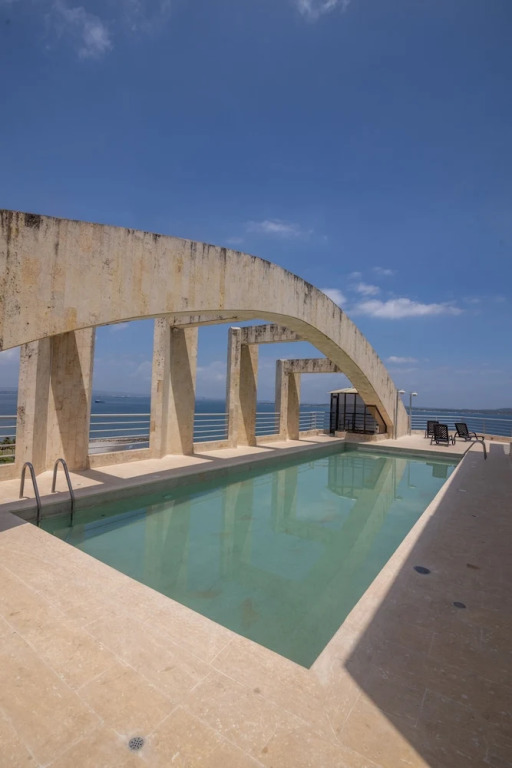 Penthouse con Piscina Privada El Laguito