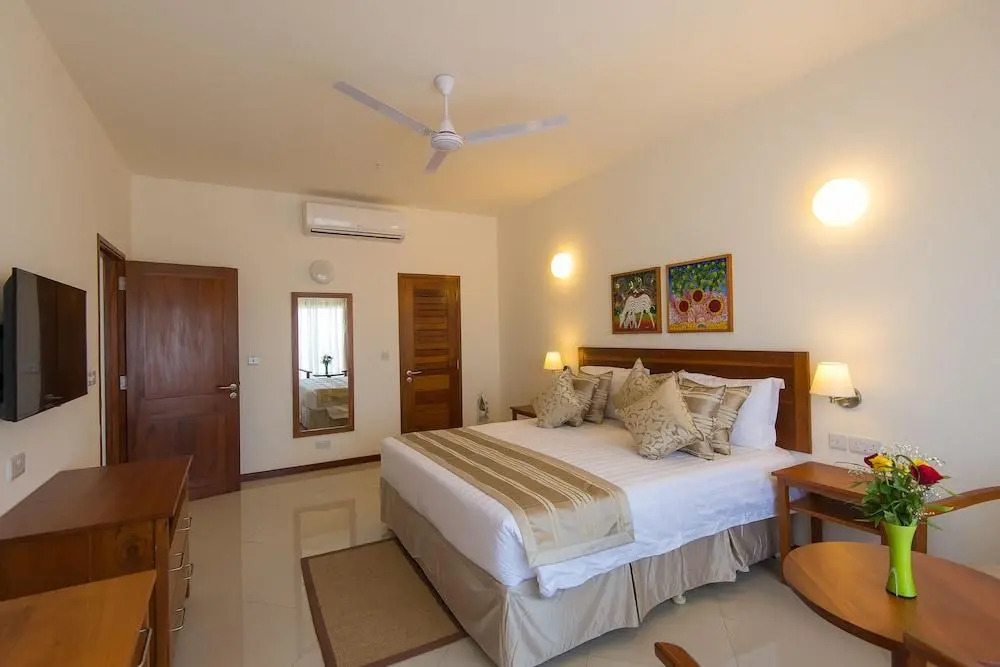 Sea Cliff Court Hotel & Luxury Apartments