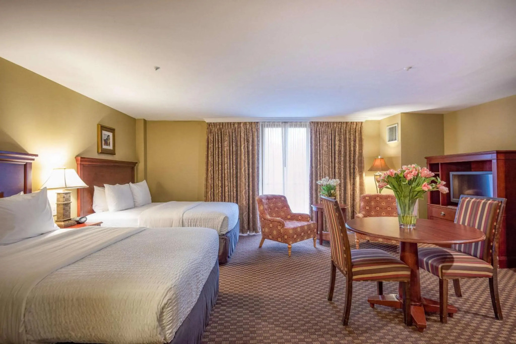 Clarion Collection Hotel Arlington Court Suites