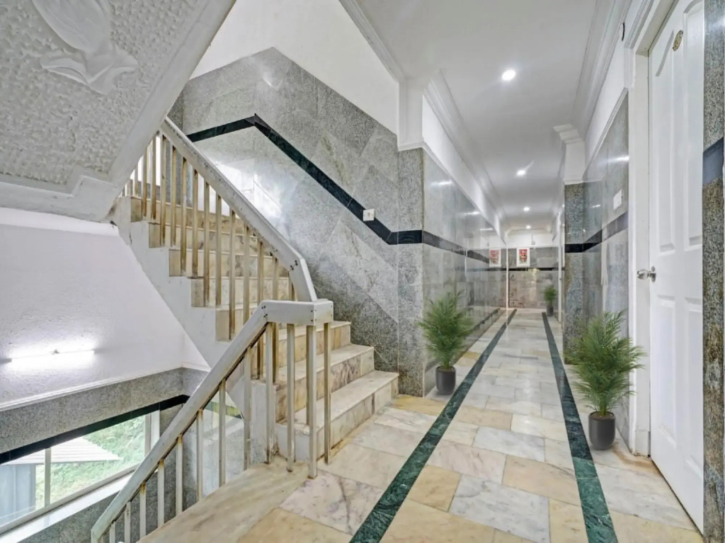 Capital O 93138 Rayan Plaza