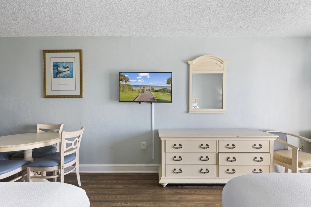 SeaMist Driftwood Vacation Studio with Balcony