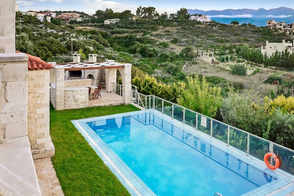 Hectoras Villa in Plaka BY APOKORONAS-VILLAS