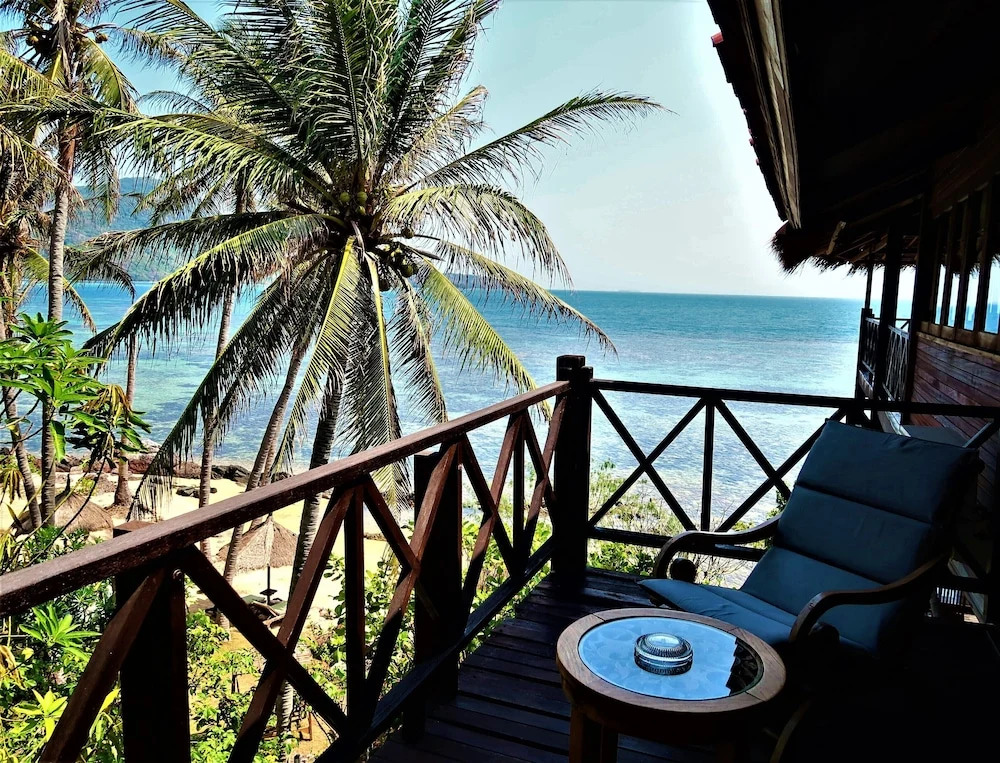 Breve Azurine Lagoon Resort