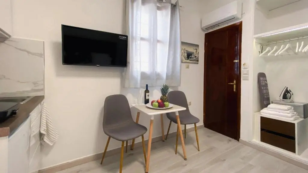 Gregory's Studio apartment with sea view