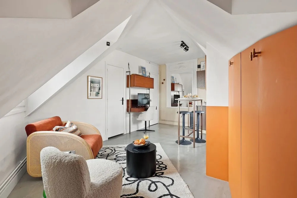Stylish 1BR Parc Monceau Retreat