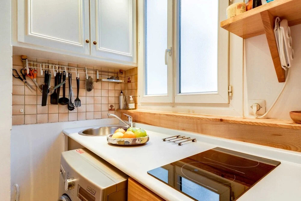 Book-lovers Abode in the 4th Arrondissement