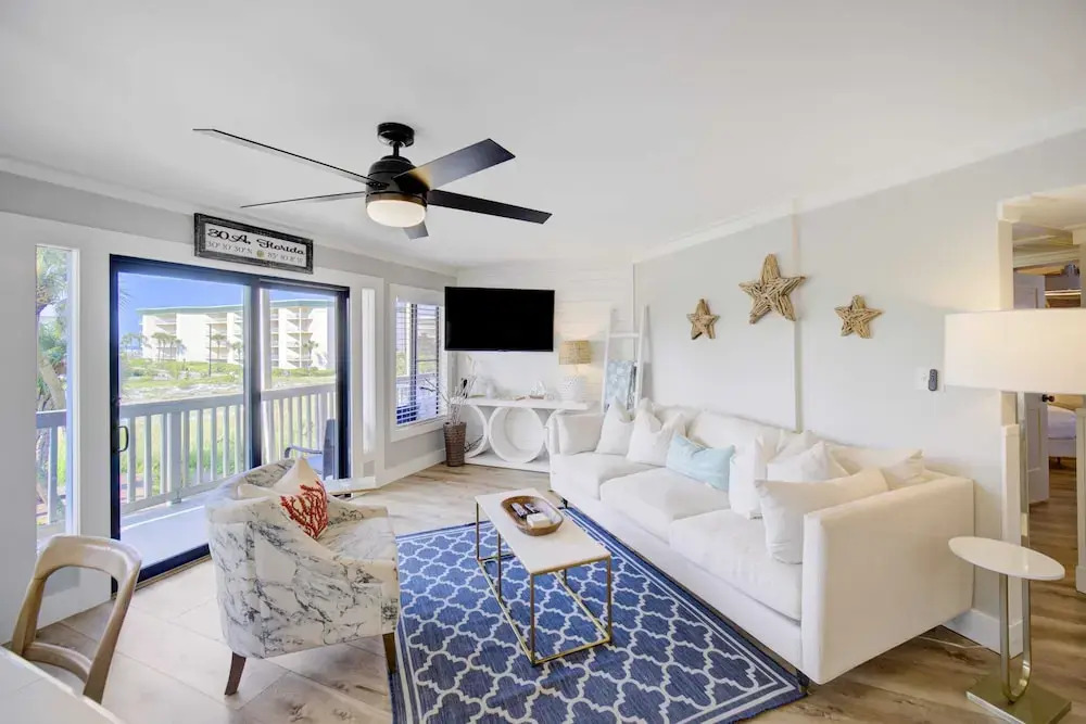 Triton Balcony w/ Pool View, Chic Design