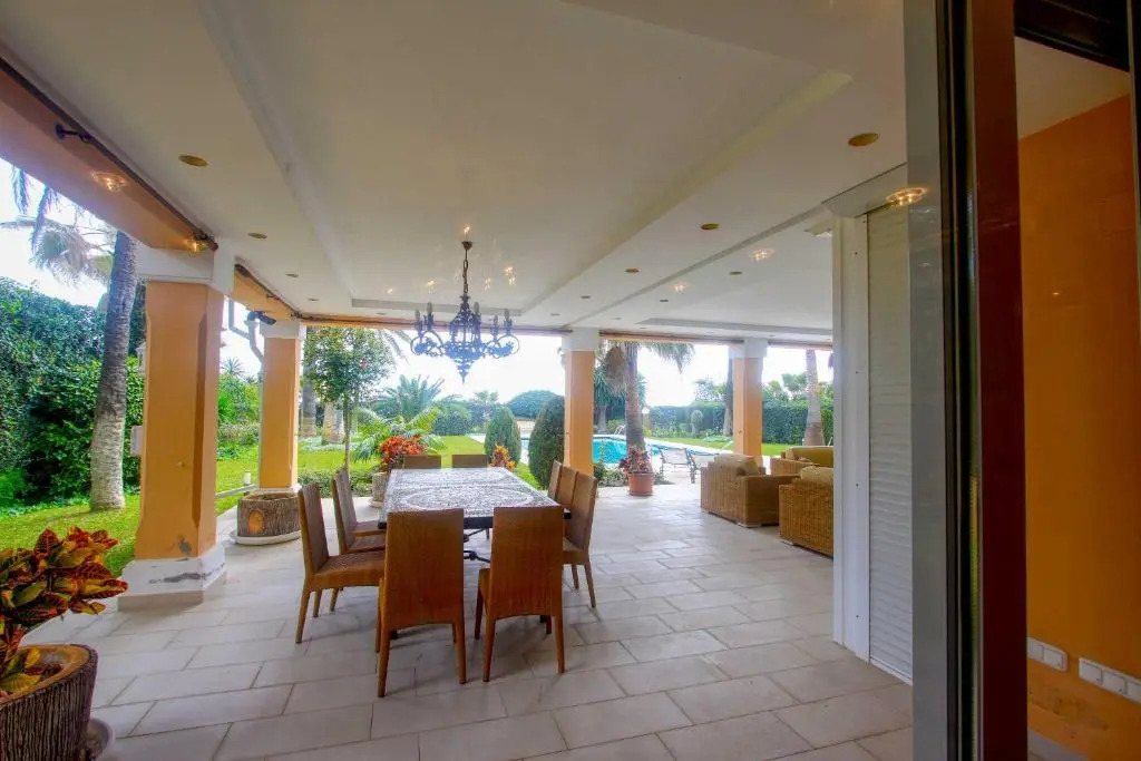 1077 beach villa el paraiso