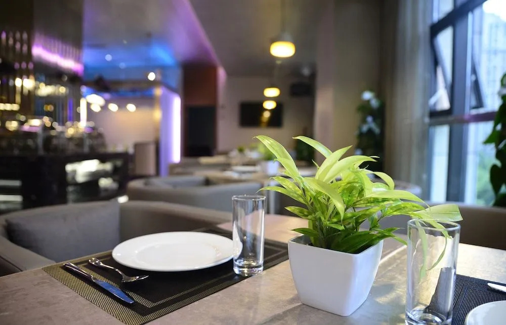 Rezen Minwoo Hotel (Twin Towers Global Center)