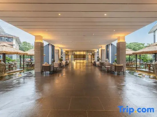Jifeng International Hotel (Wanning High Speed Railway Station)