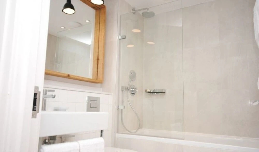 7 The Salterns, Chichester 402445