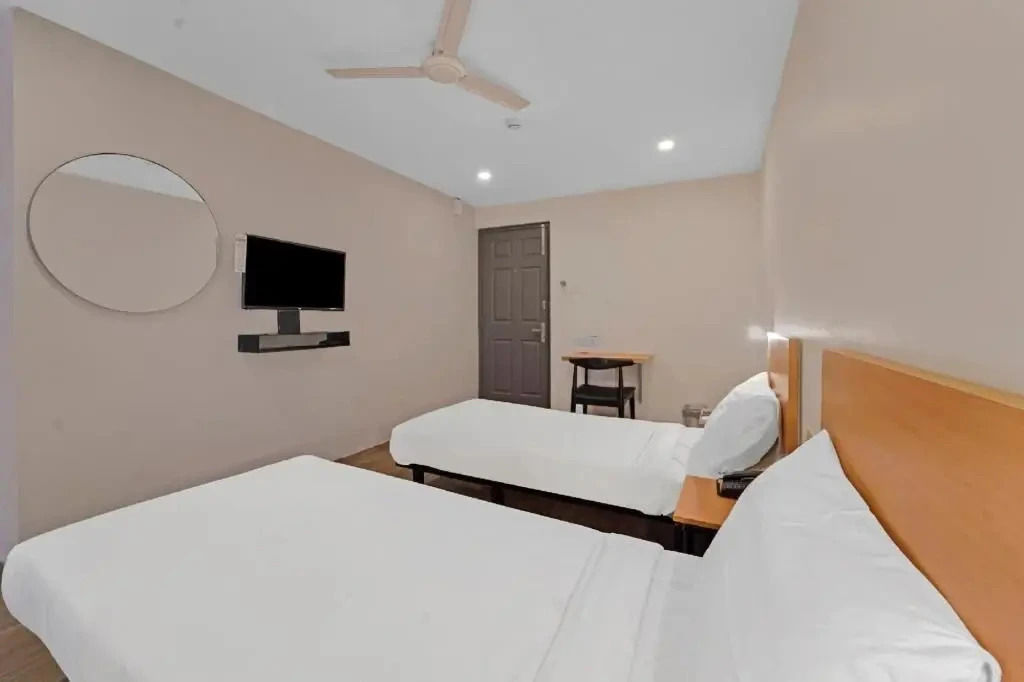OYO Townhouse 74252 Haha Stays Perungudi