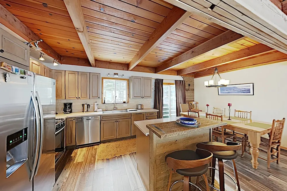 Charming Tahoe Donner Cottage by RedAwning