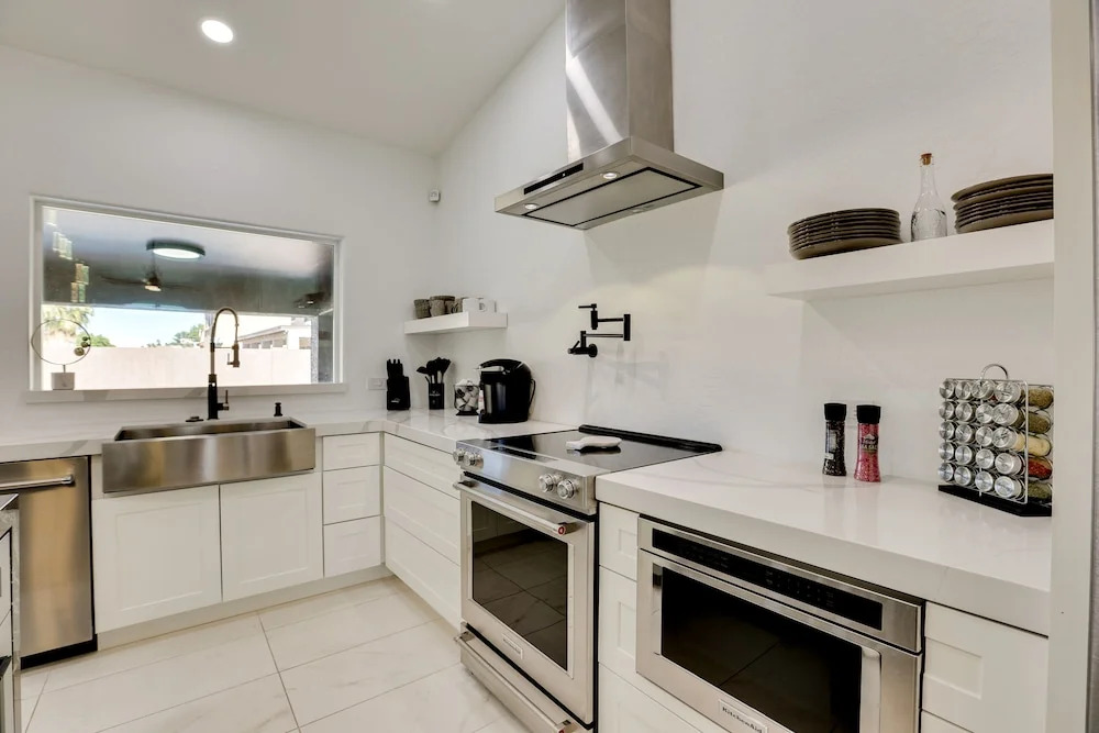 7 Mi to State Farm Stadium: Family Home w/ Pool