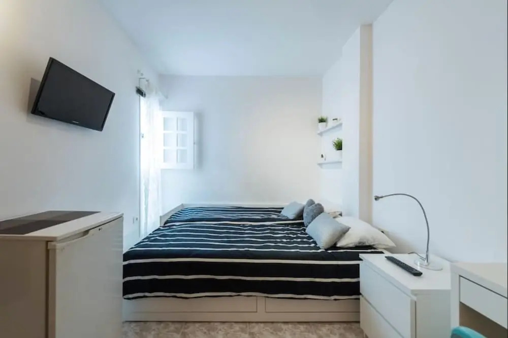 #3 Private Room Renovated Apt Habi