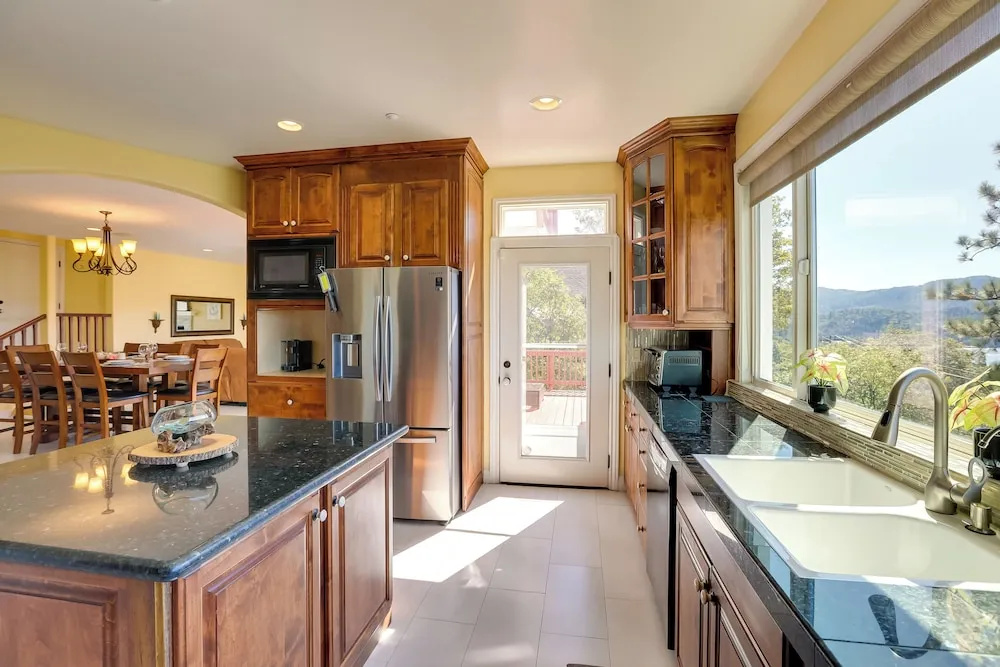 Lake Arrowhead Home w/ 3 Decks & Stunning Views