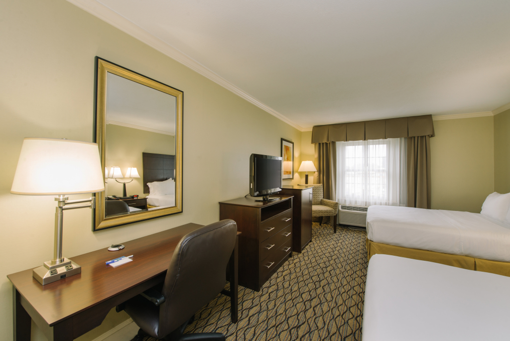 Holiday Inn Express and Suites Merrimack - Nashua by IHG