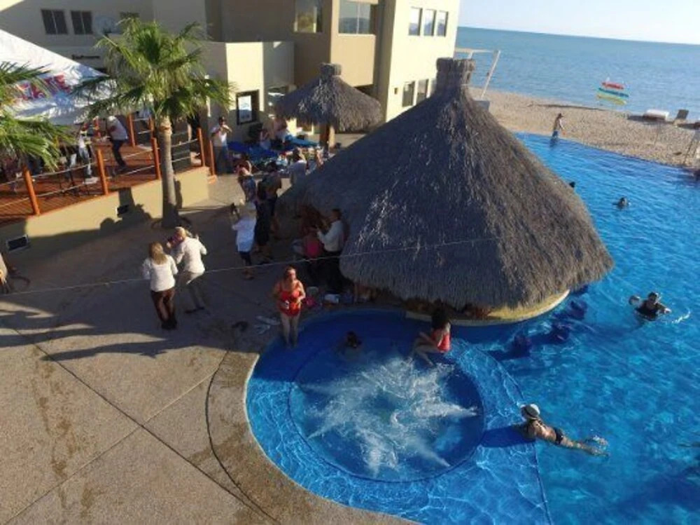 Playa Villa - 2 Br condo by RedAwning