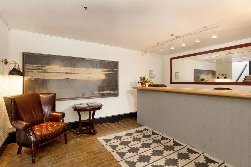 Independence Square Lodge by Frias