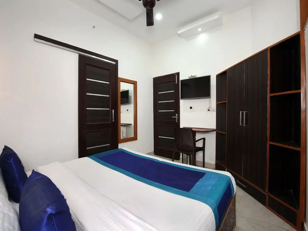 OYO 9956 Hotel Venus