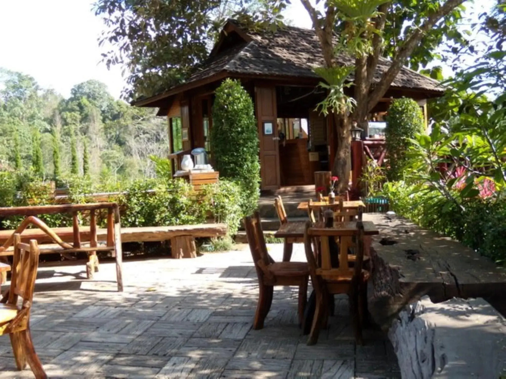 32 Coffee Hill & Resort