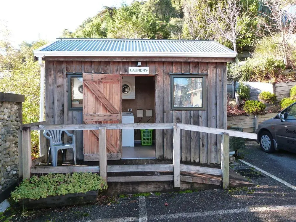 Sundowner Motel