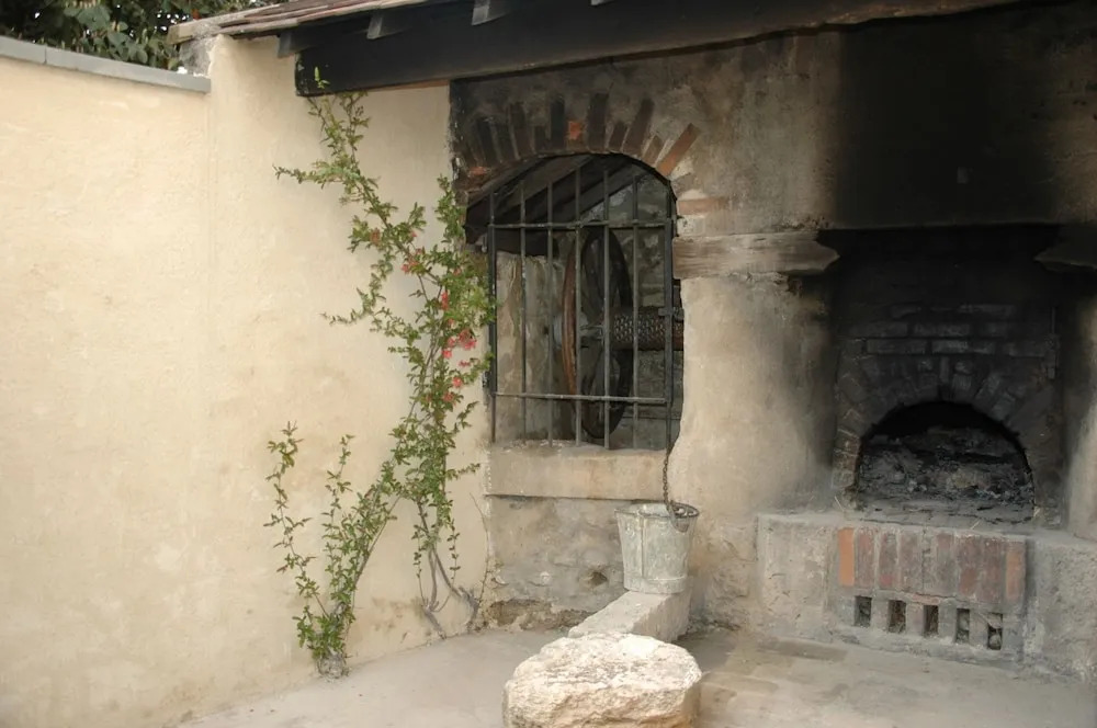 Aux Roses Tremieres