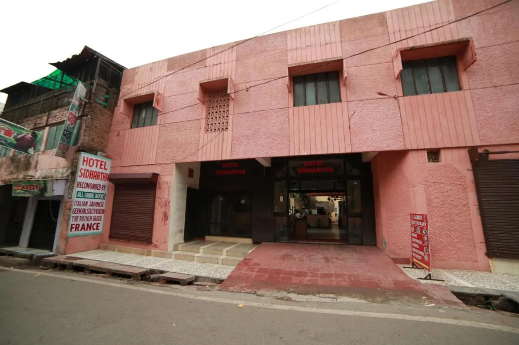 Hotel Sidhartha Walking Distance From TajMahal