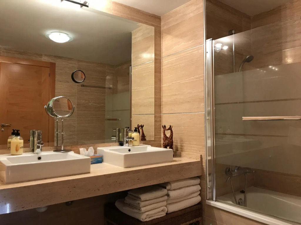6482 - Luxury one level Penthouse