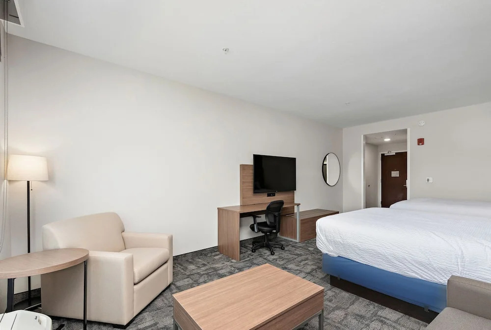 Holiday Inn Express Kansas City North - Parkville by IHG