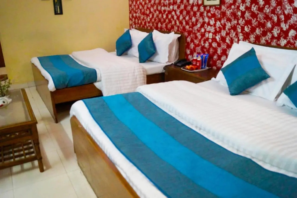 Hotel De Hocks Deluxe - New Delhi Railway Station