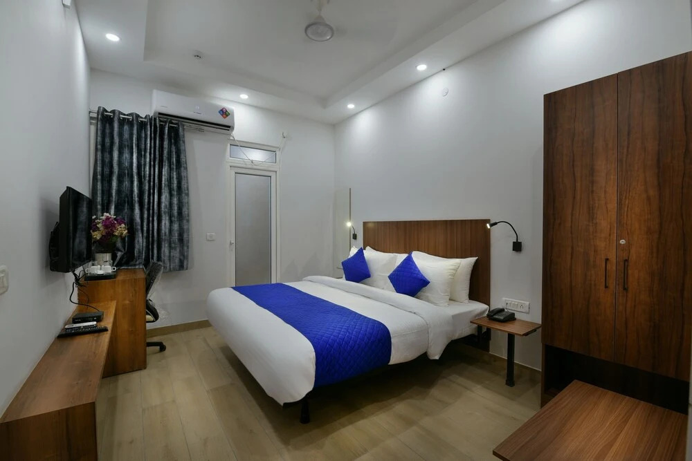 Townhouse Golden Frame near sec 62 noida