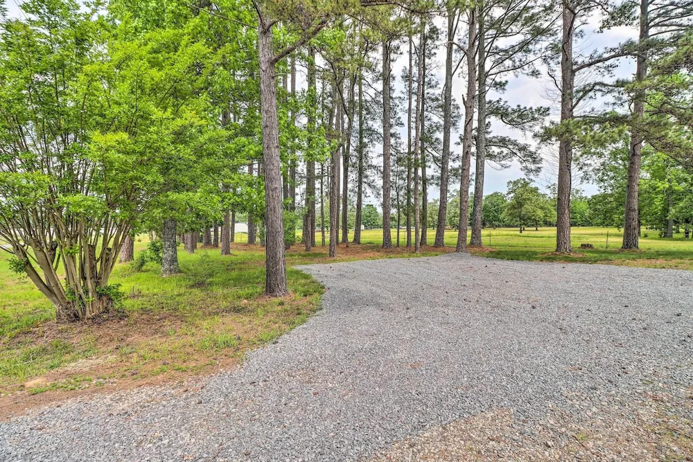 Rural Family Retreat < 3 Mi to Fishing & Boating!