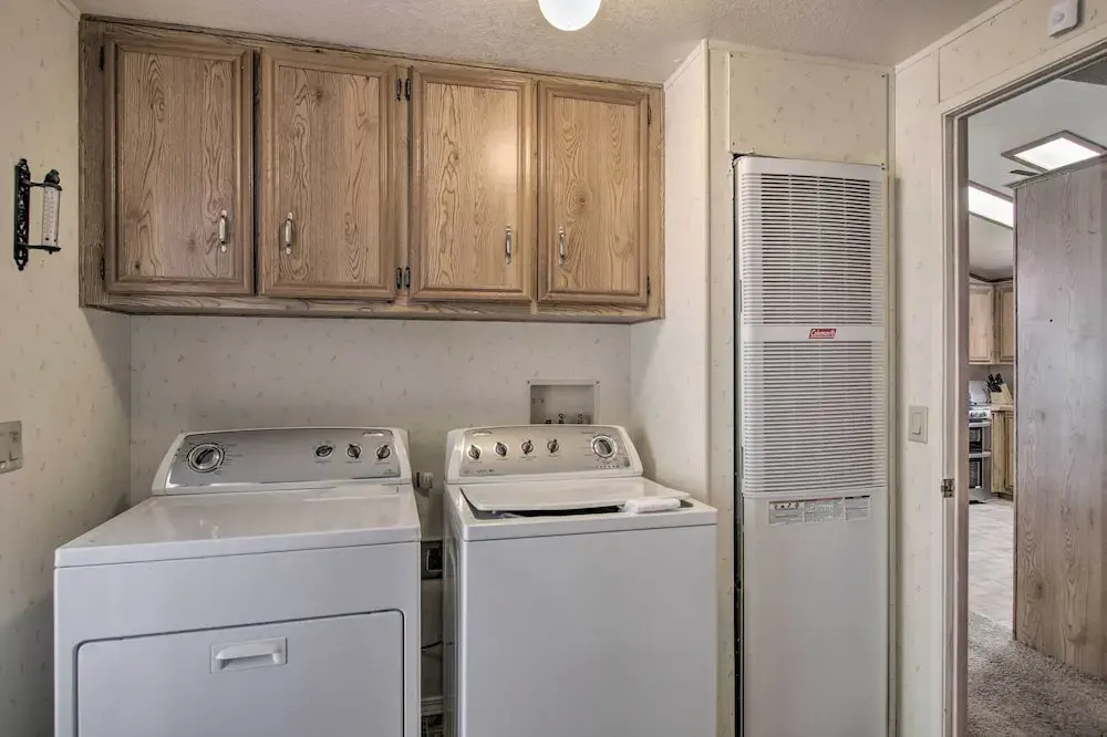 Family-friendly Home ~ 1 Mi to Kern River!