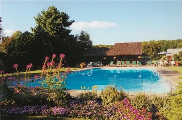 Crescent Lodge & Country Inn