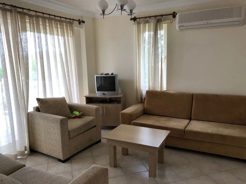 Apartment 3 Bedroom Lake View 4 by Likya Global