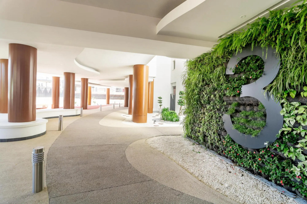 INF3- Luxury apartment close to all amenities.