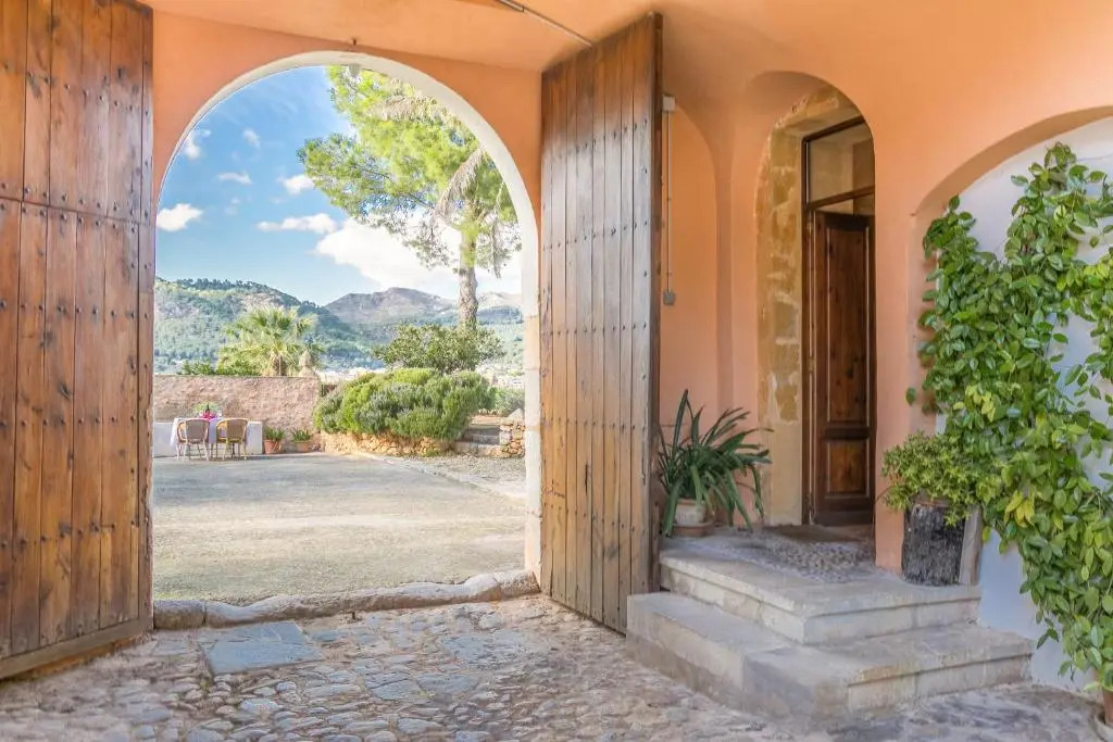 Historic House in Mallorca Up To 12 Guests