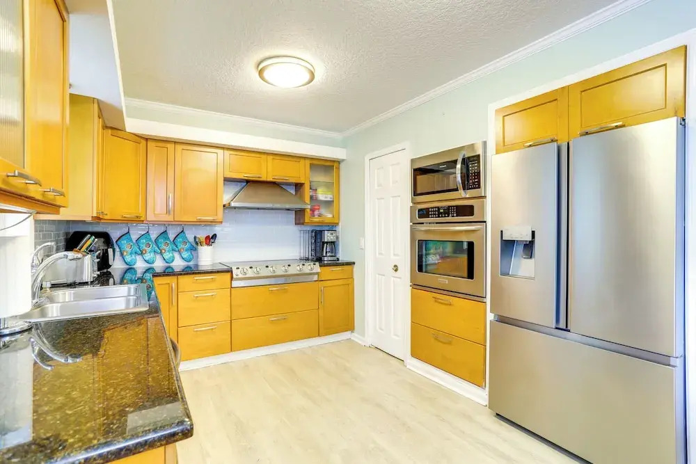 4 Mi to Beaches: Alluring Largo Hideaway!