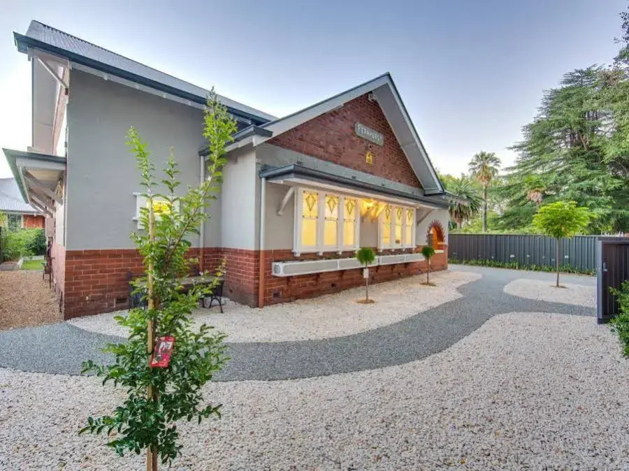 Fernhurst Albury
