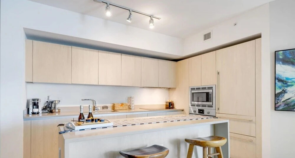 Oceanfront Luxury Condo 1BR Balcony, Hollywood