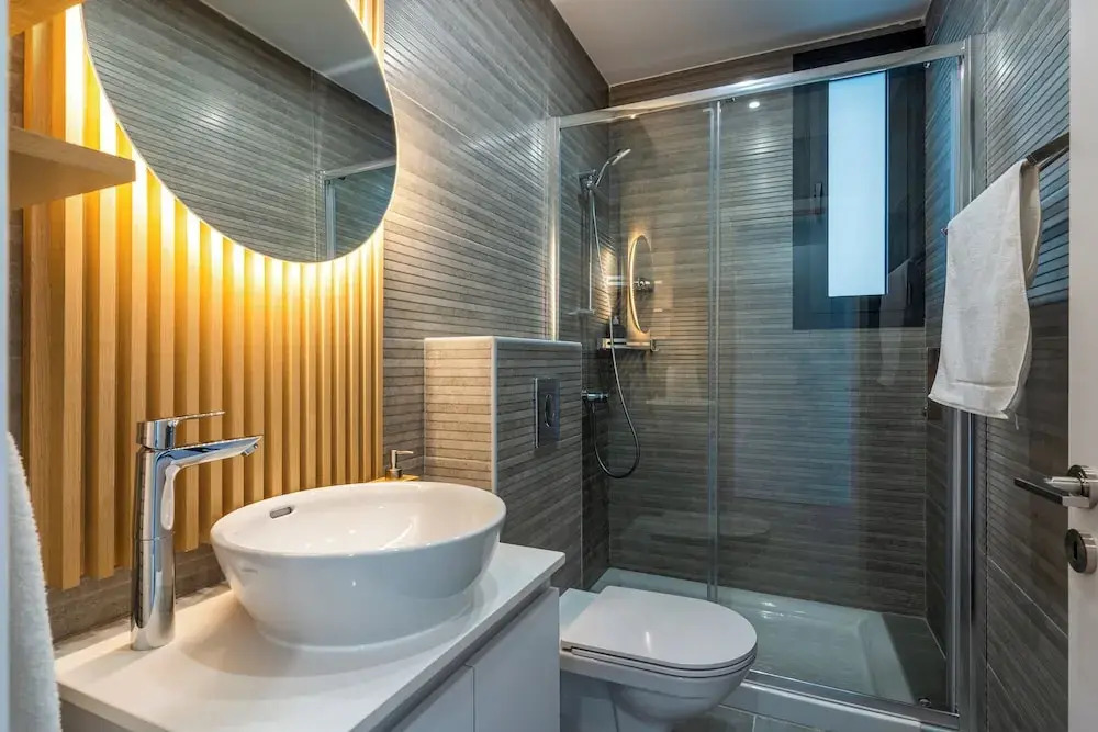 Beachcomber 2-BR Apartment in Larnaca