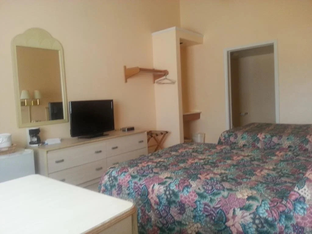 Lowes Wharf Marina Inn