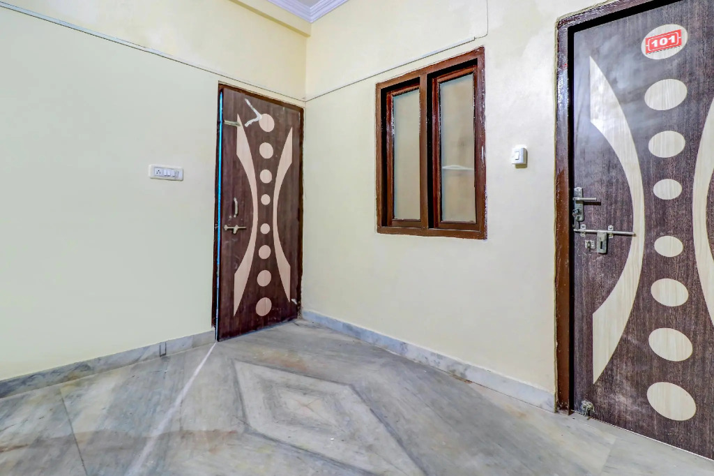OYO Collection O 72338 Hotel Bliv