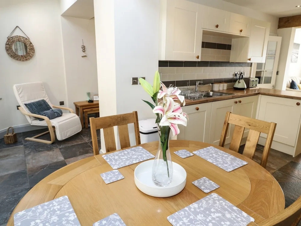4 Anglesey Road
